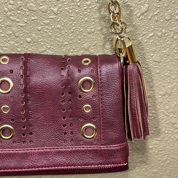 STEVE MADDEN Grommeted Crossbody - Picture 4 of 17